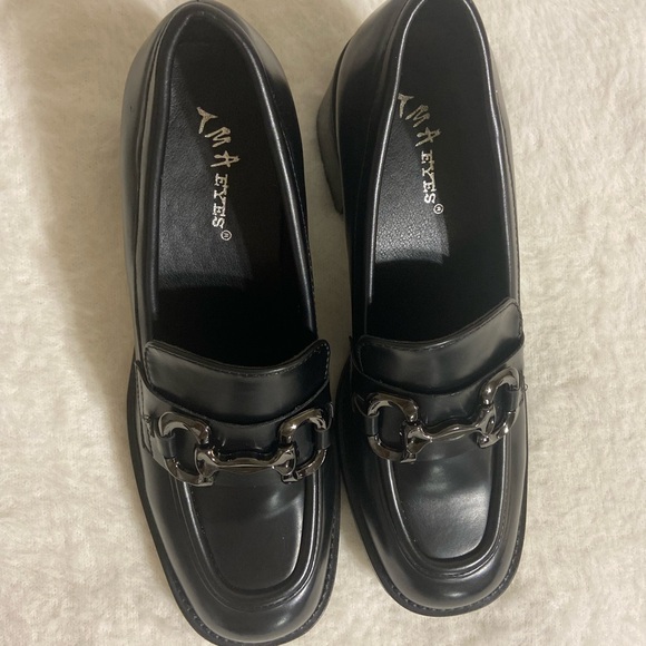 Elegant Black Women's Loafers - Picture 4 of 8
